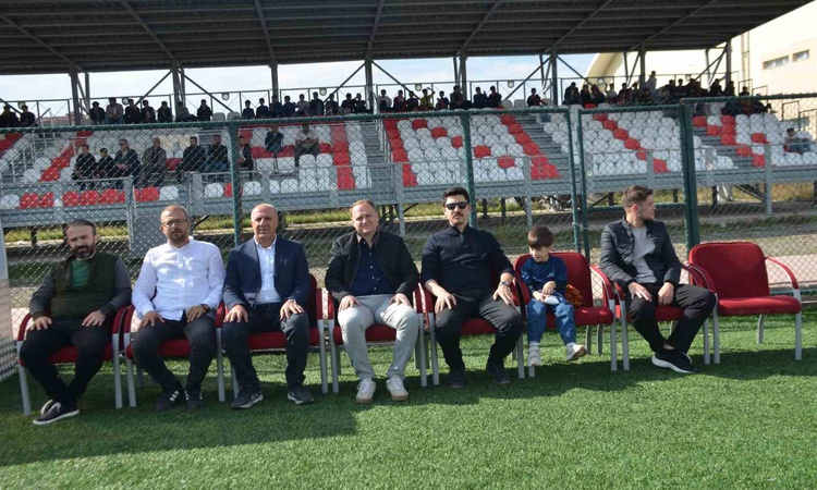 Sıcak Gündem: Bulanık Gençlerbirliği, Malazgirt 1071'i 2-0 yenip U14 C Grubu'nda şampiyon oldu: Gelişmeler Tak