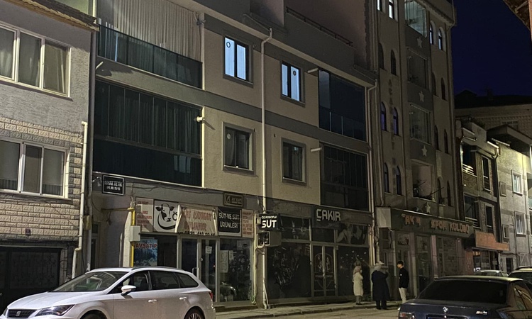 Sıcak Gündem: Bursa İnegöl'de 3'üncü kattaki balkondan düşen T.D. (15) ağır yaralandı