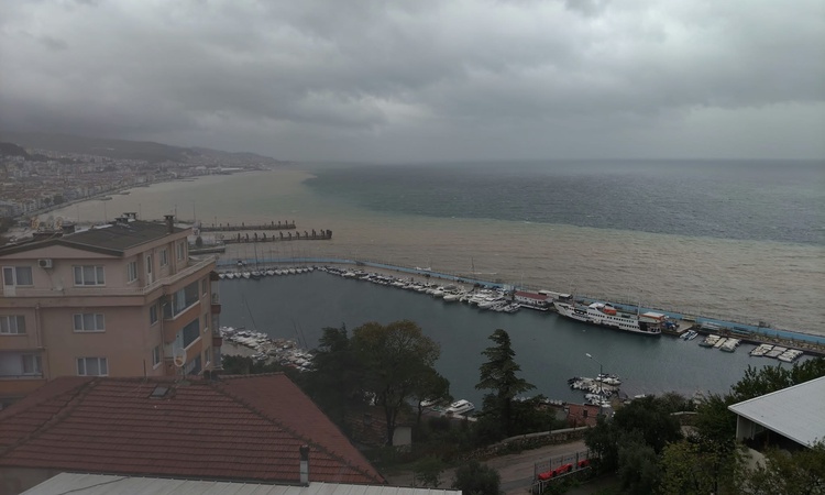 Sıcak Gündem: Bursa'da sağanak 4 dere taşmasına yol açtı, 79 olaya müdahale edildi: Gelişmeler Takip Ediliyor