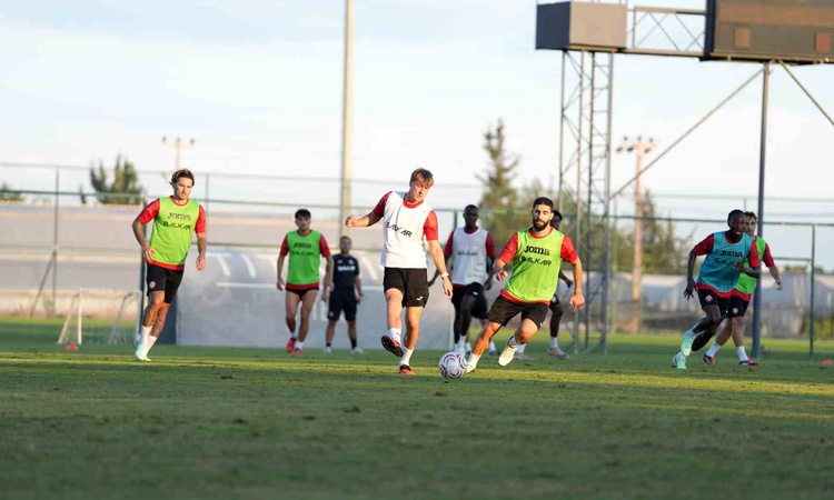 Sıcak Gündem: Çorum FK, Antalya kampında Burak Yılmaz yönetiminde çalışmalarını sürdürdü