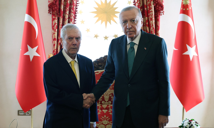 Sıcak Gündem: Cumhurbaşkanı Erdoğan, Fenerbahçe Spor Kulübü Başkanı Yıldırım'ı kabul etti: Gelişmeler Takip Ed