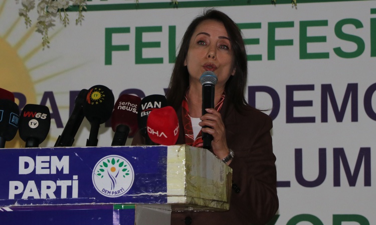 Sıcak Gündem: DEM Parti Eş Genel Başkanı Hatimoğulları Van'da çerçeve yasa çağrısı yaptı | İşte Tüm Ayrıntılar