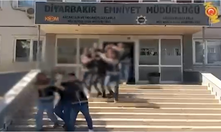 Sıcak Gündem: Diyarbakır’da suç örgütü operasyonunda 8 şüpheli hakkında tutuklama kararı verildi | İşte Tüm Ay