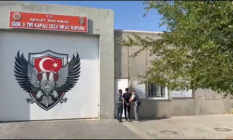 Sıcak Gündem: Dolandırıcılık suçundan 7 yıl 7 ay hapis cezası bulunan şahıs yakalandı