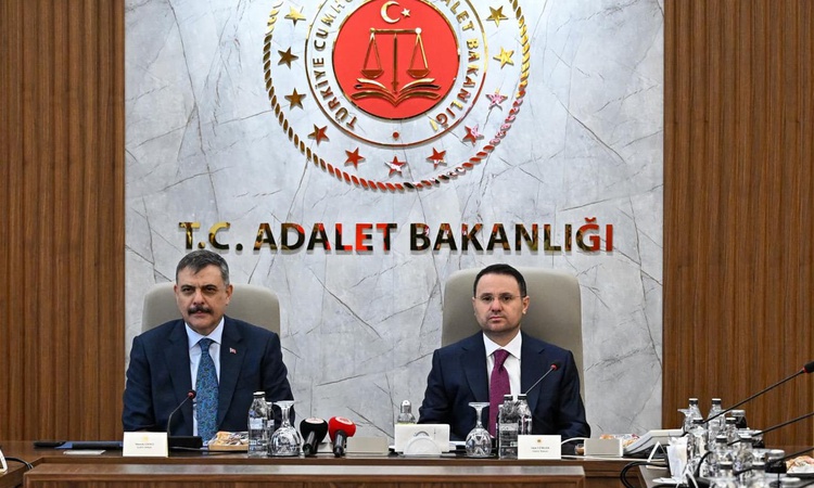 Sıcak Gündem: Dolandırıcılıkla mücadelede yeni dönem! Özel merkez kuruluyor: Gelişmeler Takip Ediliyor