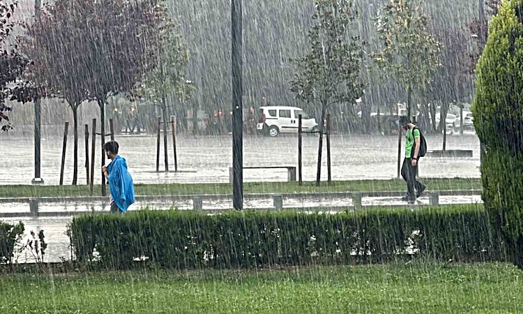 Sıcak Gündem: Düzce ve Zonguldak'ta yarın kuvvetli sağanak yağış bekleniyor, Meteoroloji uyardı | İşte Tüm Ayr