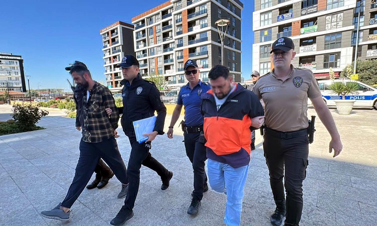 Sıcak Gündem: Edirne'de lokantacı çifti darbeden 3 şüpheliden 2'si adliyeye sevk edildi - Son Dakika Bilgileri