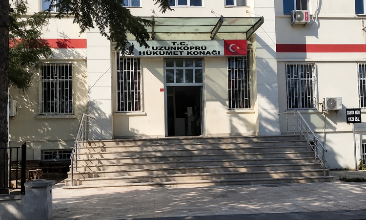 Sıcak Gündem: Edirne Uzunköprü'de yurt dışına çıkmak isteyen 4'ü FETÖ şüphelisi 5 kişi yakalandı: Gelişmeler T
