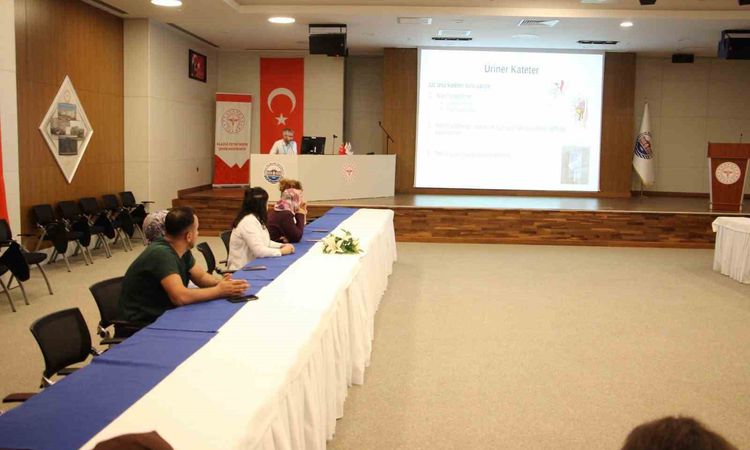 Sıcak Gündem: Elazığ'da Hastane Çalışanlarına Üriner Kateter Eğitimi: Gelişmeler Takip Ediliyor