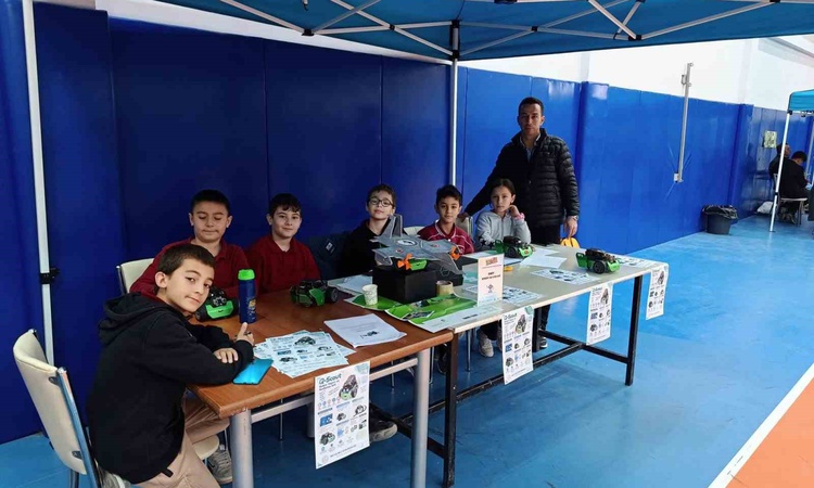 Sıcak Gündem: Emet'te ilkokul öğrencileri kodlama atölyesinde LEGO modellerini hareket ettirdi