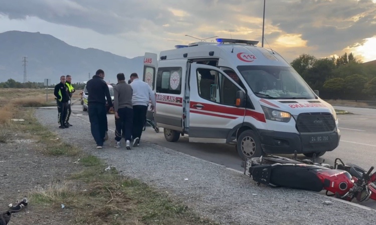 Sıcak Gündem: Erzincan'da dengesini kaybeden motosiklet sürücüsü savrularak yaralandı - Son Dakika Bilgileri