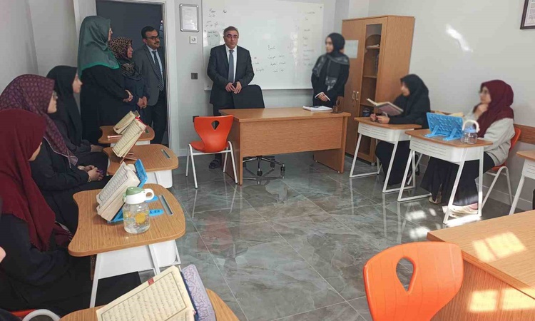 Sıcak Gündem: Erzincan İl Müftüsü Yazıcı, 73 öğrencili kız Kur'an kursunu ziyaret etti - Son Dakika Bilgileri