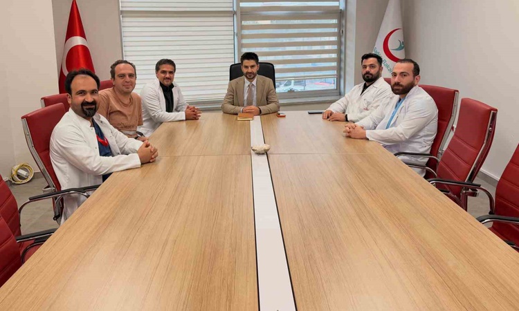Sıcak Gündem: Erzincan Mengücek Gazi Hastanesinde kalp ve damar cerrahisi kliniği toplantısı yapıldı