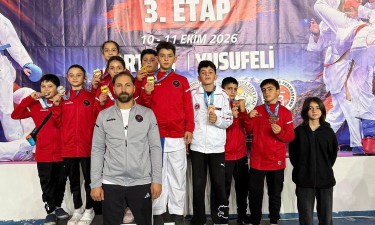 Sıcak Gündem: Erzincanlı sporcular Artvin Yusufeli'deki karate müsabakalarında 12 madalya kazandı - Son Dakika