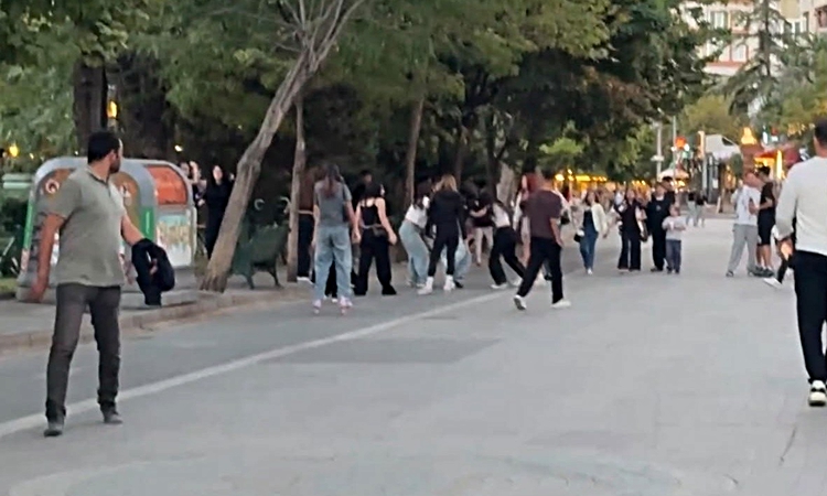 Sıcak Gündem: Eskişehir’de kız çocuklarının saç saça, başa başa kavgası ve Merak Edilenler