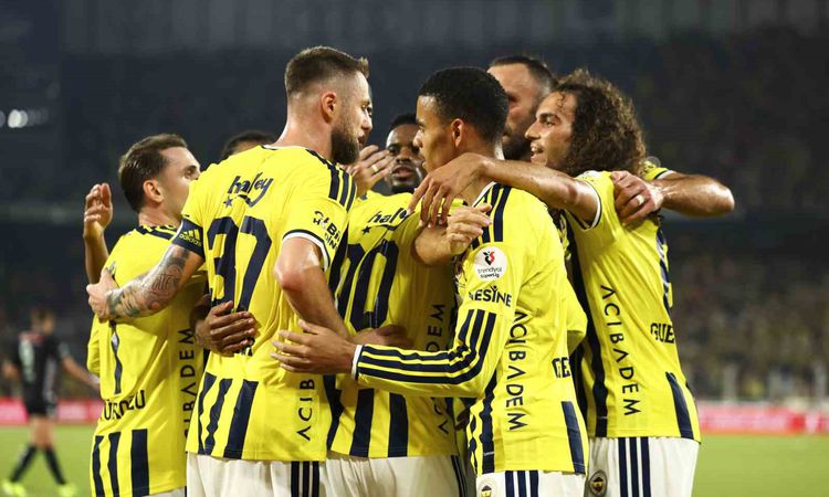 Sıcak Gündem: Fenerbahçe İlk Galibiyetini Konyaspor'u 4-2 Yenerek Aldı