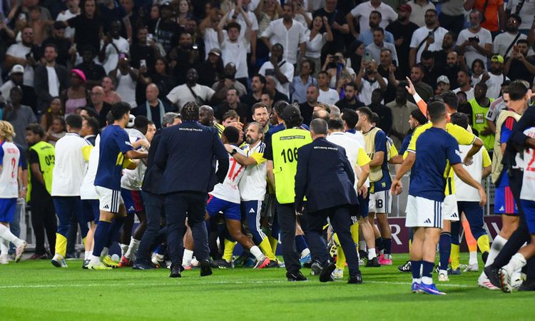 Sıcak Gündem: Fenerbahçe Lyon'u sadece Şampiyonlar Ligi'nden etmedi! Fransız ekibinde büyük kriz | İşte Tüm Ay