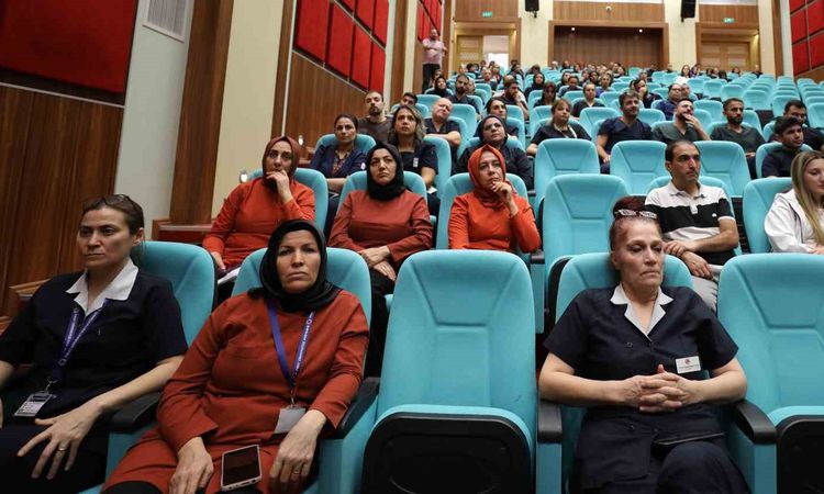 Sıcak Gündem: Fırat Üniversitesi Hastanesi'nde Sterilizasyon ve Dezenfeksiyon Eğitimi Verildi