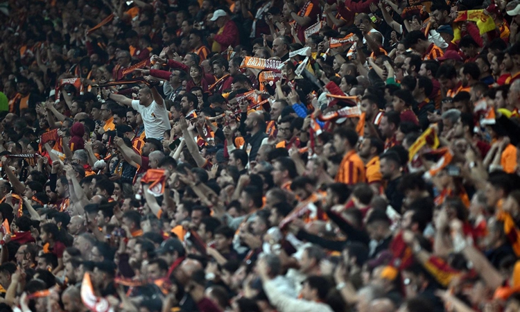 Sıcak Gündem: Galatasaray'ın iki yıldızı taraftarın gazabından kurtulamadı: Gelişmeler Takip Ediliyor