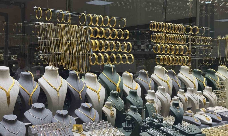 Sıcak Gündem: Gram altın 6 bin 550 liraya geriledi, yatırımcı yeni alım için bekliyor ve Merak Edilenler