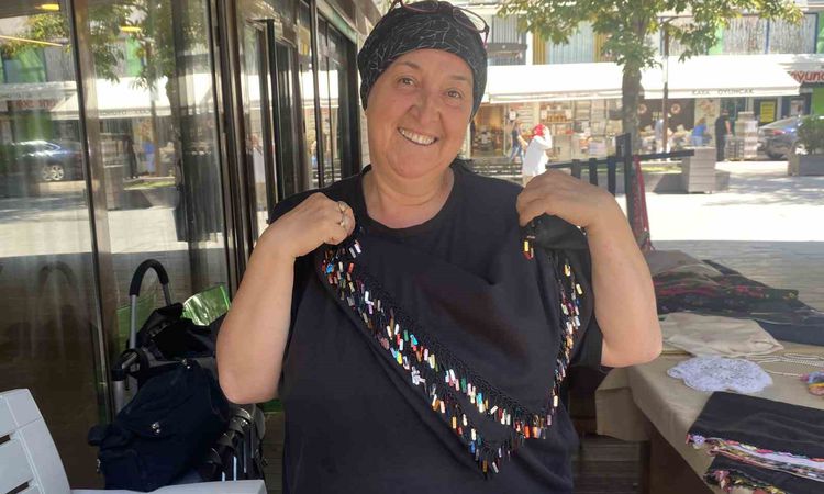 Sıcak Gündem: Her yazma için günlerce emek sarf ediyor