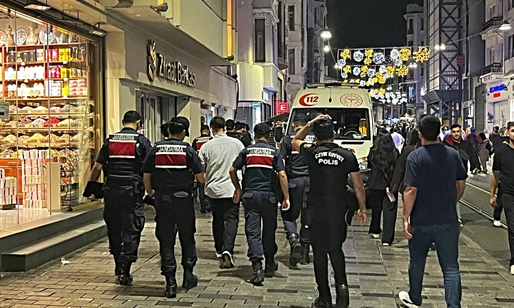 Sıcak Gündem: İstanbul merkezli "Ailem Güvende" operasyonunda 26 şüpheli yakalandı: Gelişmeler Takip Ediliyor