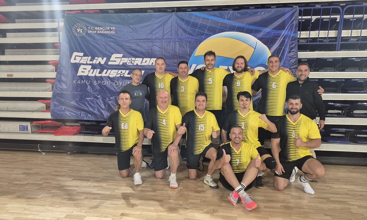 Sıcak Gündem: İzmir Valiliği erkek voleybol takımı Kamu Spor Oyunları'nda 3-0 kazanıp şampiyon oldu