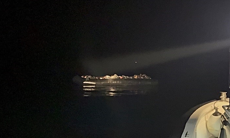 Sıcak Gündem: İzmir’de yasa dışı geçişe Sahil Güvenlik engeli: 55 düzensiz göçmen ve 4 organizatör yakalandı v