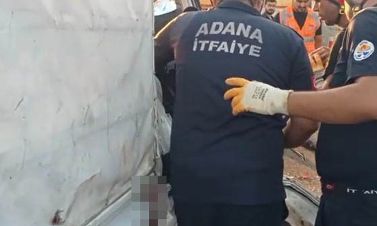 Sıcak Gündem: Kamyonet tıra arkadan çarptı: 2 ölü: Gelişmeler Takip Ediliyor