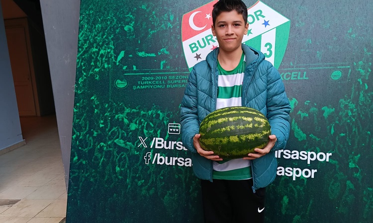Sıcak Gündem: Karacabeyli taraftar 16 karpuzu Bursaspor'un Özlüce tesislerine götürüp teslim etti: Gelişmeler