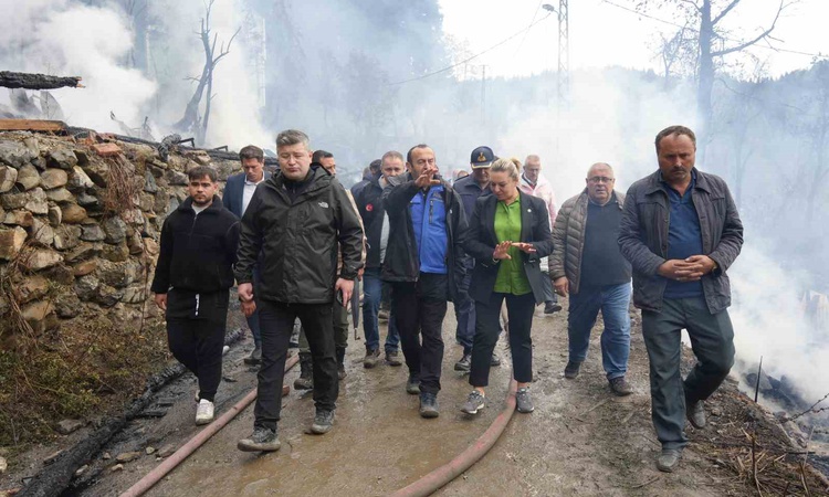 Sıcak Gündem: Kastamonu İnebolu'da 11 ev yandı, Milletvekili Ekmekci evlerin yapılacağını söyledi: Gelişmeler