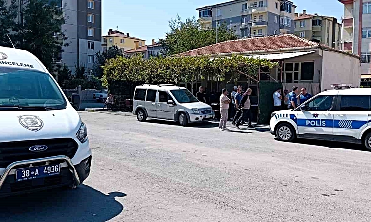 Sıcak Gündem: Kayseri'de kıraathane çalışanı husumetlisini tüfekle ağır yaralayıp teslim oldu ve Merak Edilenl