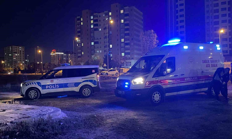 Sıcak Gündem: Kayseri Melikgazi'de bıçaklı kavgada 15 yaşındaki çocuk ağır yaralandı - Son Dakika Bilgileri