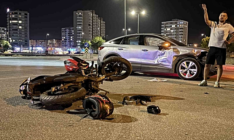 Sıcak Gündem: Kayseri’de otomobille çarpışan motosikletin sürücüsü yaralandı - Son Dakika Bilgileri