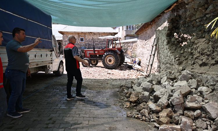 Sıcak Gündem: Kayseri Pınarbaşı'nda 4.1 Deprem: Bazı Evler Hasar Gördü: Gelişmeler Takip Ediliyor
