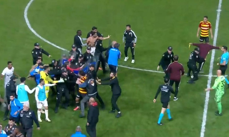 Sıcak Gündem: Kayserispor-Manisa FK maçının sonunda tansiyon arttı - Son Dakika Bilgileri