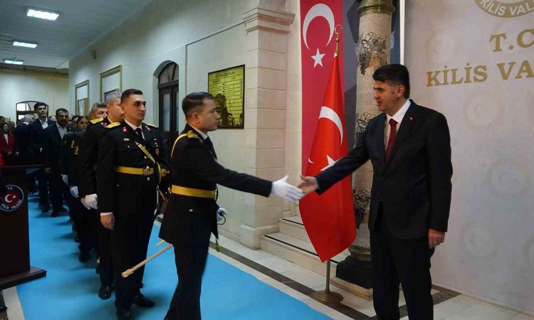 Sıcak Gündem: Kilis Valisi Kalaylı, 29 Ekim Cumhuriyet Bayramı tebriklerini törende kabul etti - Son Dakika Bi