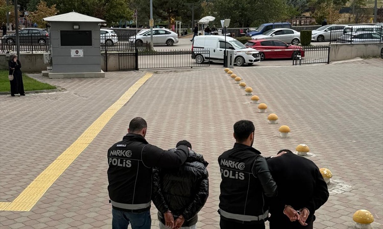 Sıcak Gündem: Kırıkkale'de uyuşturucu operasyonlarında 3 zanlı hakkında tutuklama kararı verildi, 110 sentetik