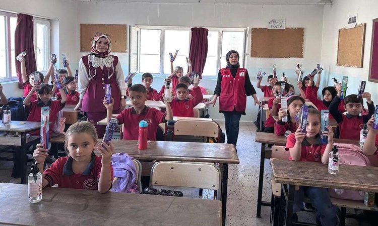 Sıcak Gündem: Kızılay ve Engelsiz Şırnak, Balveren'de öğrencilere hijyen seti dağıttı ve Merak Edilenler