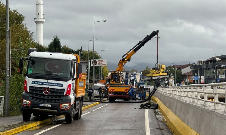 Sıcak Gündem: Kocaeli'de yollar kapandı, Sakarya Karasu'da metrekareye 241 kilogram yağış gerileme kaydetti: G