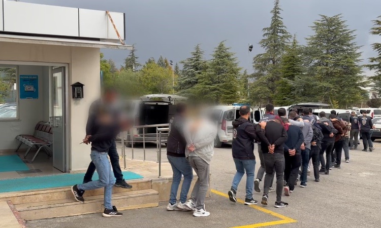 Sıcak Gündem: Konya'da sahte ev ilanı dolandırıcılığına 12 ilde operasyon, 9 şüpheli hakkında tutuklama kararı
