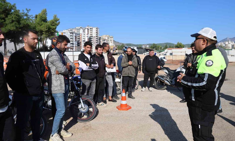 Sıcak Gündem: Kozan'da motokuryelere trafik eğitimi verildi, 'paketi 10 dakikada götürün' denildi: Gelişmeler