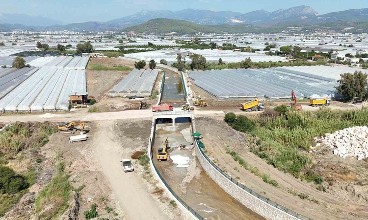 Sıcak Gündem: Kumluca'da Üleşik Deresi projesinin yüzde 20'si tamamlandı, 750 metre kanal yapıldı | İşte Tüm A