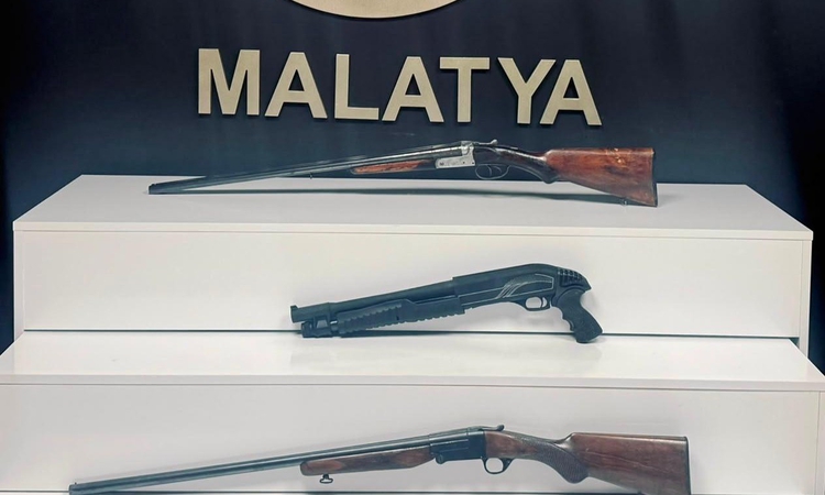Sıcak Gündem: Malatya’da yasa dışı silah ticareti operasyonu: 3 gözaltı: Gelişmeler Takip Ediliyor