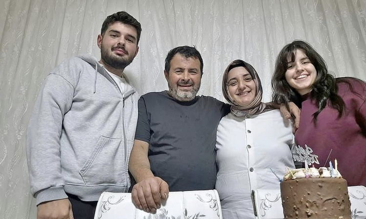 Sıcak Gündem: Maltepe'de yıkılan binada ölen İnan kardeşler Orhangazi'de son yolculuğa uğurlandı | İşte Tüm Ay