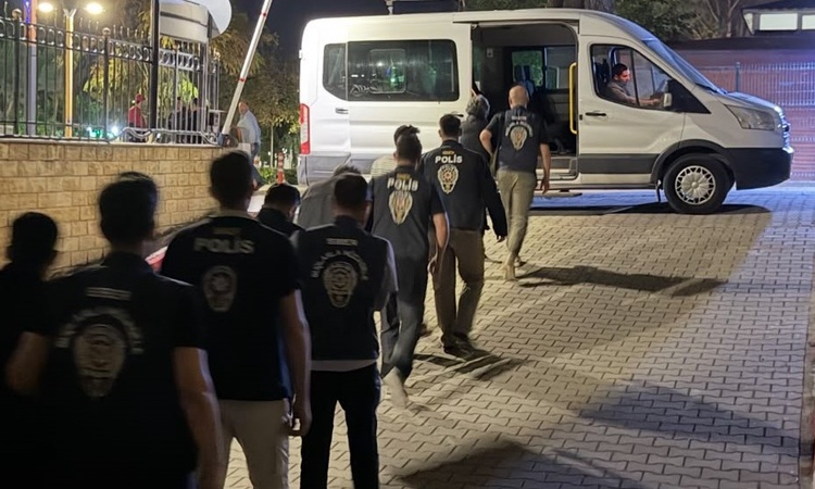 Sıcak Gündem: Manisa merkezli 12 ilde yatırım ve fon dolandırıcılığında 16 kişi hakkında tutuklama kararı veri