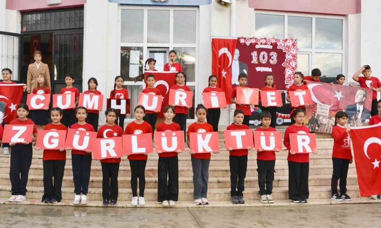 Sıcak Gündem: Manisa'da öğrenciler 29 Ekim Cumhuriyet Bayramı'nı gösterilerle kutladı ve Merak Edilenler