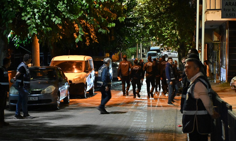 Sıcak Gündem: Manisa Turgutlu'da 11 öğrencinin yaralandığı saldırıda 10 şüpheliden 7'si hakkında tutuklama kar