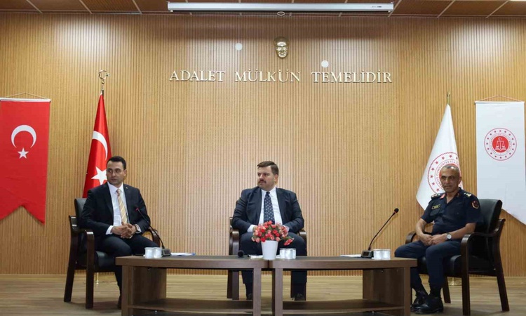Sıcak Gündem: Mersin Tarsus'ta terör ve uyuşturucu soruşturmalarına koordinasyon toplantısı yapıldı ve Merak E