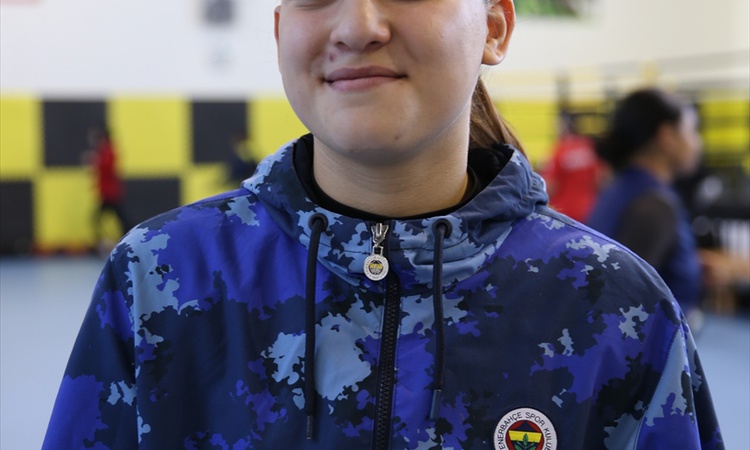 Sıcak Gündem: Milli boksör Zeliha Özdemir, 23 Yaş Altı Avrupa Şampiyonası'nda altın hedefliyor: Gelişmeler Tak